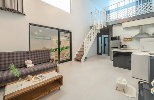 Gapyeong House | Gapyeong Dangdangi Pet Poolvilla Blue