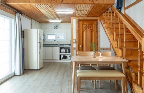 Oeseo House | Gapyeong Iris Pension