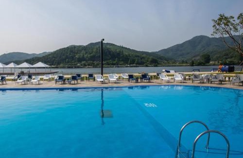 Seorak Hotel | Gapyeong Parotia Waterhouse