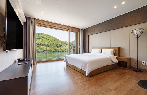 Seorak Hotel | Gapyeong Riverville
