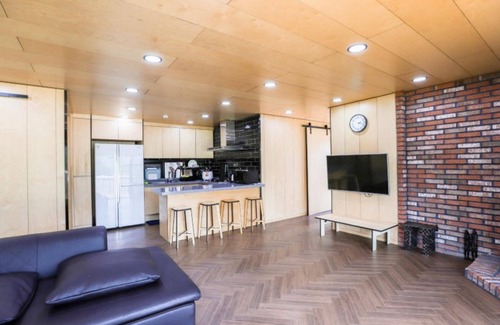 Deokhyeon House | Gapyeong The Still Pension