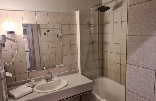 Anglards-de-Saint-Flour Hotel | Garabit Hôtel