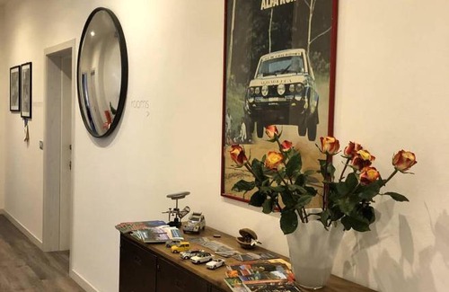 Pieve di Soligo House | Garage con camere