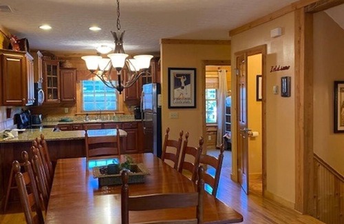 Snowshoe House | Garage for Bikes! Slopeside-Easy Access to Bike Park-Loggers Run Townhouse