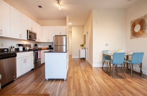 Old Town North Apartment | Garage Parking - A Cozy and Stylish Suite Xcape