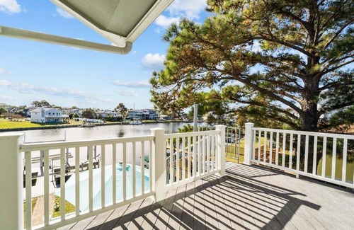 Colington Harbour House | Garber Harbor in Colington Harbor Waterfront Canal Hot Tub Jimmy Buffett Bar