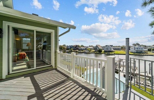 Colington Harbour House | Garber Harbor in Colington Harbor Waterfront Canal Hot Tub Jimmy Buffett Bar