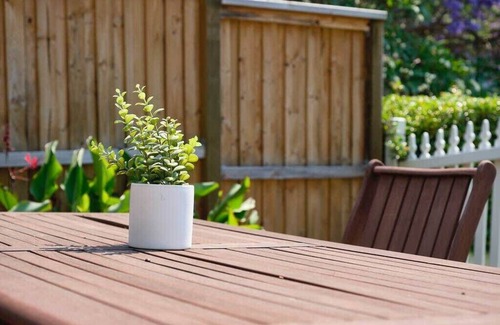 North Sydney Apartment | Garden 2 Bed Apt and Walk to Harbour | Parking