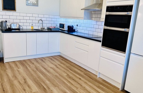 Weston-super-Mare Apartment | Garden Apartment three bedroom