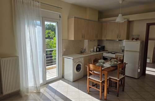 Kontsika Apartment | Garden apartment 20m from the sea