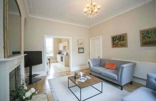 Bath Cottage | GARDEN APARTMENT - BATH - a 2 bed apartment that sleeps 4 guests in 2 bedrooms