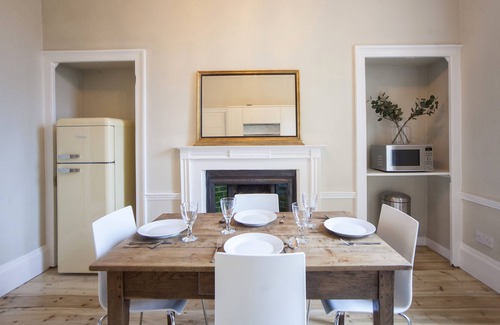 Bath Cottage | GARDEN APARTMENT - BATH - a 2 bed apartment that sleeps 4 guests in 2 bedrooms