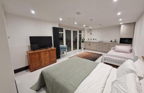 Heath and Reach Apartment | Garden Apartment, sleeps 4