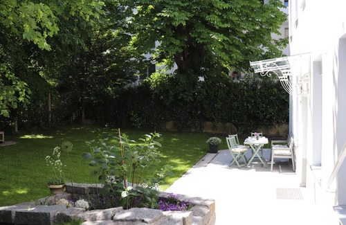 Penzing Apartment | Garden apartment in traditional Viennese villa near downtown subwayn