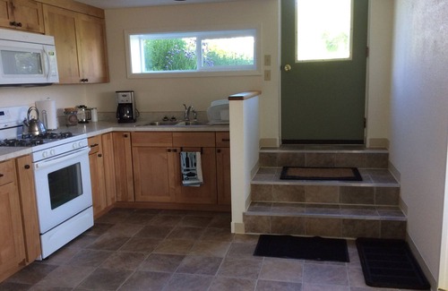 Homer Apartment | Garden ApartmentnClose to town w/privacy and sweet Bay views!