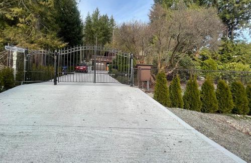 West Sechelt House | Garden Bridge House