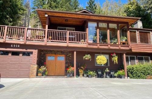 West Sechelt House | Garden Bridge House