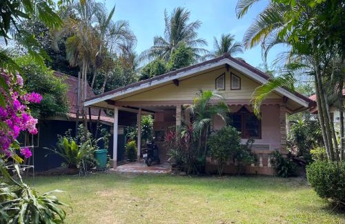 Thai Mueang Hotel | Garden Bungalows บ้านพักการ์เด้น