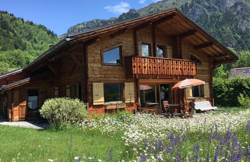 Servoz Apartment | Garden charming appartment, in front of Mont Blanc range