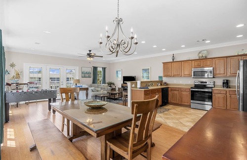 Garden City House | Garden City Beach, Private Pool, Golf Cart, Just Steps 2 Beach