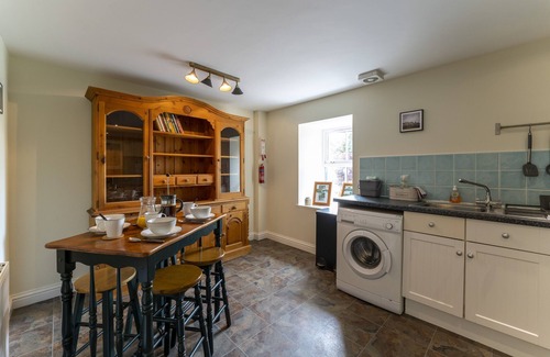 Gargunnock Cottage | Garden Cottage - a cottage that sleeps 6 guests in 3 bedrooms