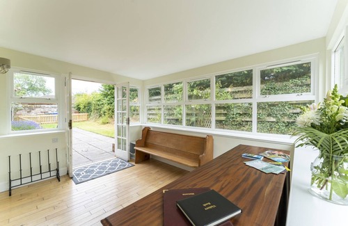 Gargunnock Cottage | Garden Cottage - a cottage that sleeps 6 guests in 3 bedrooms