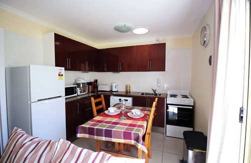 Port Noarlunga Cottage | Garden Cottage: Holidays and relocation unit
