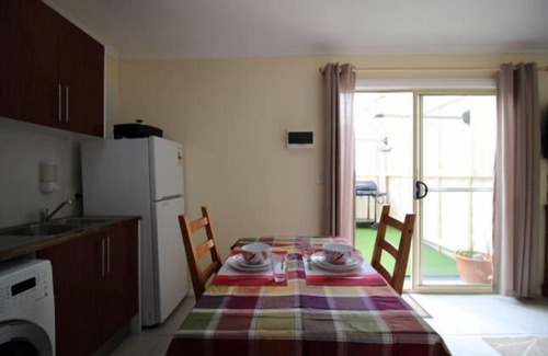 Port Noarlunga Cottage | Garden Cottage: Holidays and relocation unit