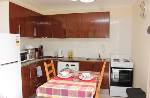 Port Noarlunga Cottage | Garden Cottage: Holidays and relocation unit