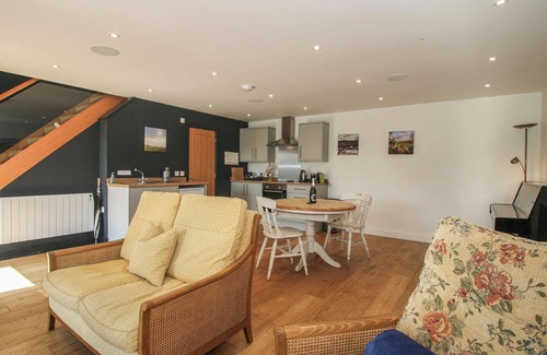 Ledbury Cottage | GARDEN COTTAGE, romantic, with a garden in Ledbury