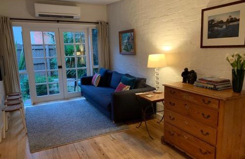 Saint Kilda South Apartment | Garden Cottage St Kilda