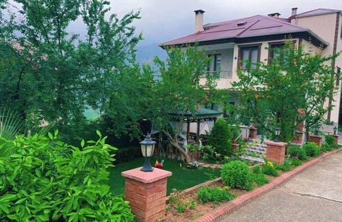 Macka House | Garden Field Villa