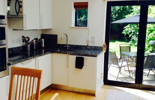 Wimbledon Condo | Garden Flat, Central Wimbledon & Parking, Close to Tennis