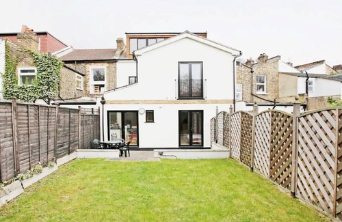 Wimbledon Condo | Garden Flat, Central Wimbledon & Parking, Close to Tennis