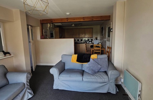 Carmarthen Apartment | Garden Flat, Dog Friendly, Excellent base to Explore all West Wales has to Offer