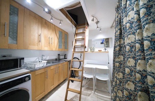 Waltham Forest Apartment | Garden Flat in Waltham Forest East London