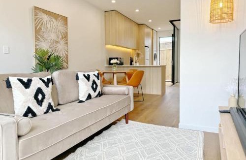 Grey Lynn House | Garden Gem 2 BDR & 1 Study Townhouse Near City Center
