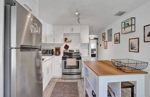 Dania Beach House | Garden Grove, Dania Getaway