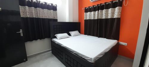 Kolkata House | Garden Guest House near Rene tower Ruby general hospital