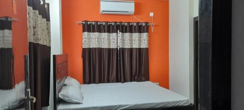 Kolkata House | Garden Guest House near Rene tower Ruby general hospital