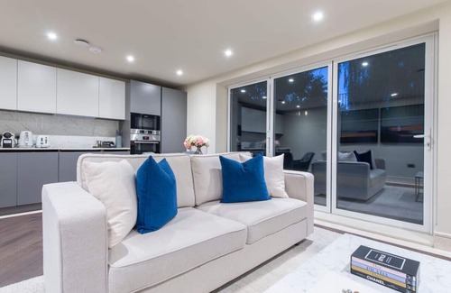 Chigwell Apartment | Garden Haven: Luxe 1BR 1BA Chigwell Retreat