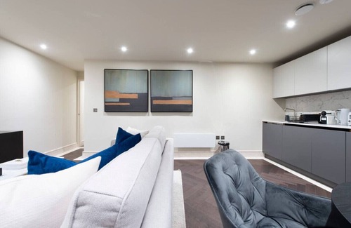 Chigwell Apartment | Garden Haven: Luxe 1BR 1BA Chigwell Retreat