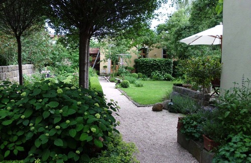Laubegast House | Garden house in the village of Laubegast with guest garden