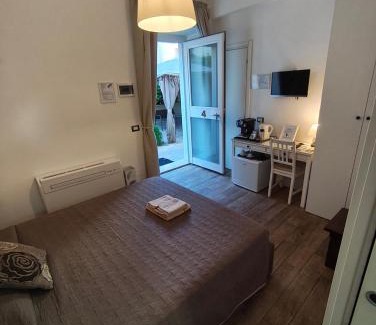 Monte Sacro House | GARDEN HOUSE - Luxury Guest House - Self check-in only