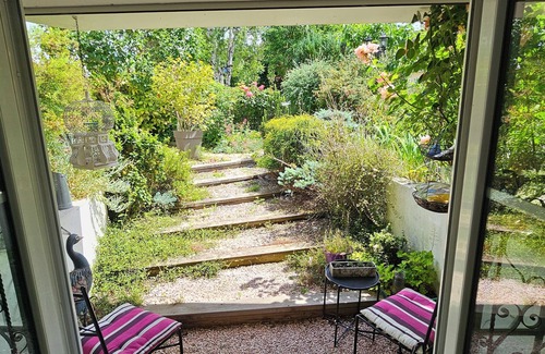 Herblay Apartment | Garden level of the house, in a green setting