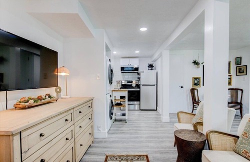 East Central Apartment | Garden level studio apt ⊹city views⊹ near U of U