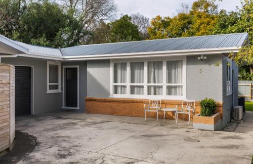 Gisborne Villa | Garden Oasis - 5min walk to CBD