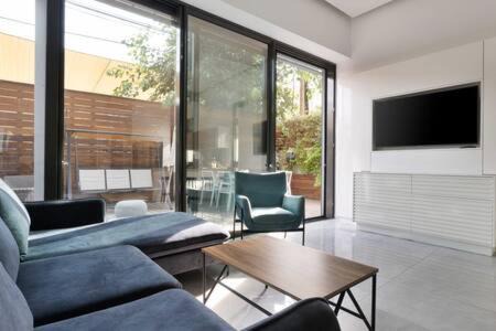 Neve Tzedek Apartment | Garden Oasis by Five Stay