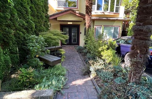Riley Park Apartment | Garden oasis suite near popular Main street