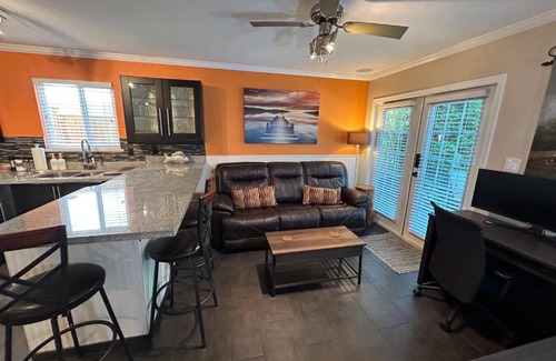 Riley Park Apartment | Garden oasis suite near popular Main street